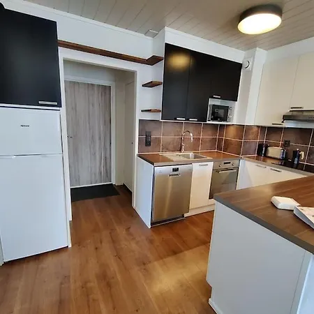 Private Near Ruissalo, Castle, Harbour - Ac, Free Parking Apartment *
